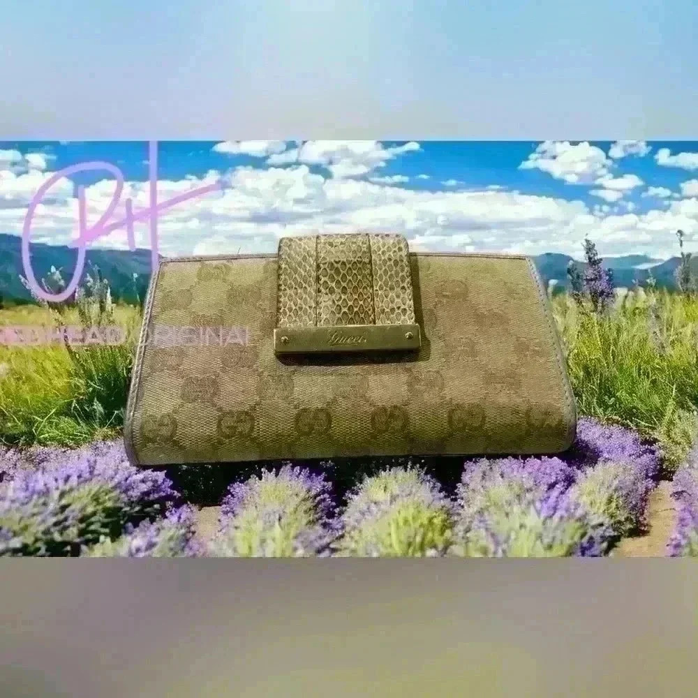 Gucci long wallet - lavender leather trim comes with COA- EUC